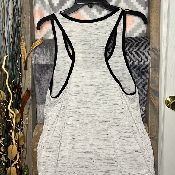 NWOT Womens razor back gym tank - Picture 4 of 5